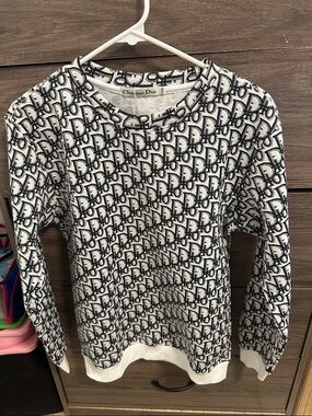 Black & White Logo Knit Top size M